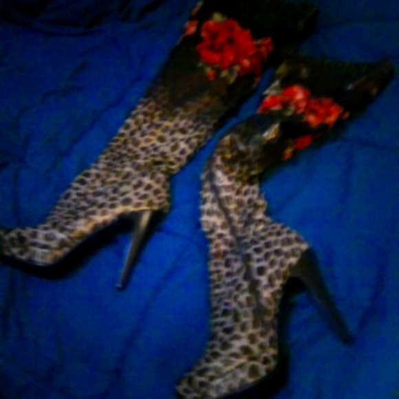 Cheetah rose print over the knee boots - Picture 3 of 3